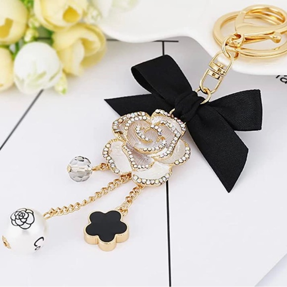 Luxury Rose and Pearls Bow tie Purse Charm - Picture 3 of 3